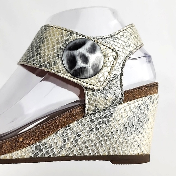 Taos Women's Carousel Beige Grey Leather Snake Print Wedge Sandals Size 37 - Picture 5 of 15